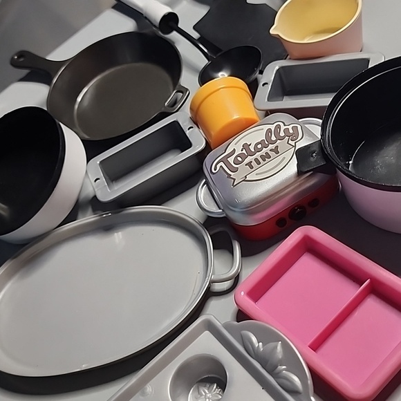 Miniature Cookware Set - Black, Gray, Pink - Picture 2 of 2